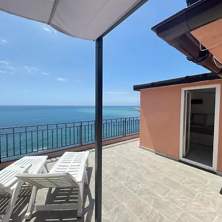 Comodissimo Gaslini E Mare Genua