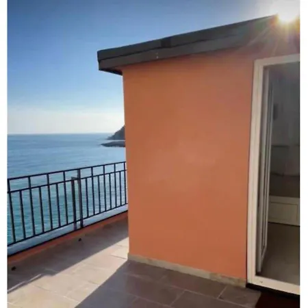 Comodissimo Gaslini E Mare Genua