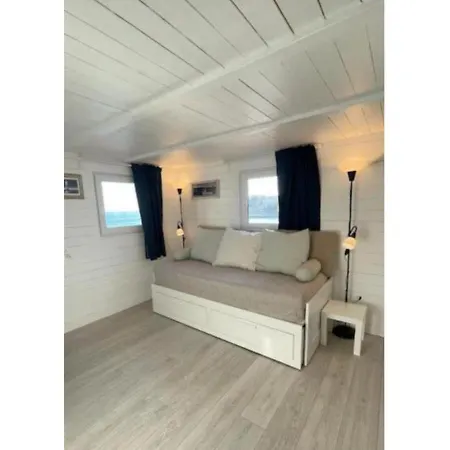 Comodissimo Gaslini E Mare * Генуя