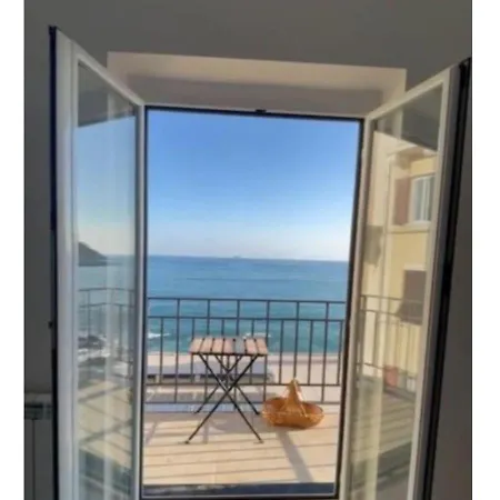 Comodissimo Gaslini E Mare