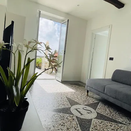 Comodissimo Gaslini E Mare Генуя